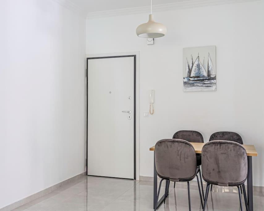 Alimos Sun-Filled Apartment Atenas Exterior foto